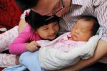 चीन: 'एक दंपति, दो बच्चे' की नीति को लागू करने के पीछे आखिर क्या वजह है जानिए!