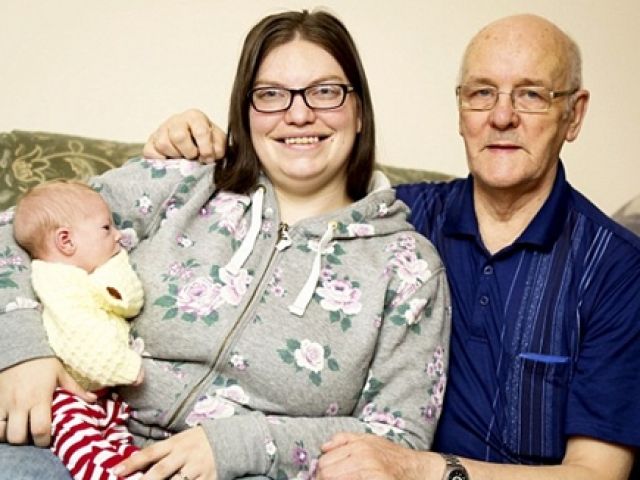 73 की उम्र में बना पिता, 43 साल छोटी प्रेमिका ने दिया बच्चे को जन्म