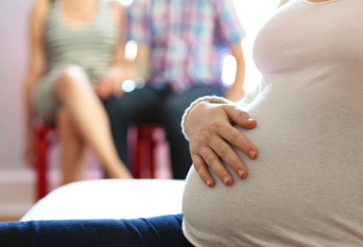 कानून समिति ने दिया सरोगेट गर्भावस्था पर प्रतिबंध हटाने का प्रस्ताव
