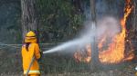 ऑस्ट्रेलिया: जंगलों में लगी भीषण आग से 100 से ज़्यादा मकान तबाह