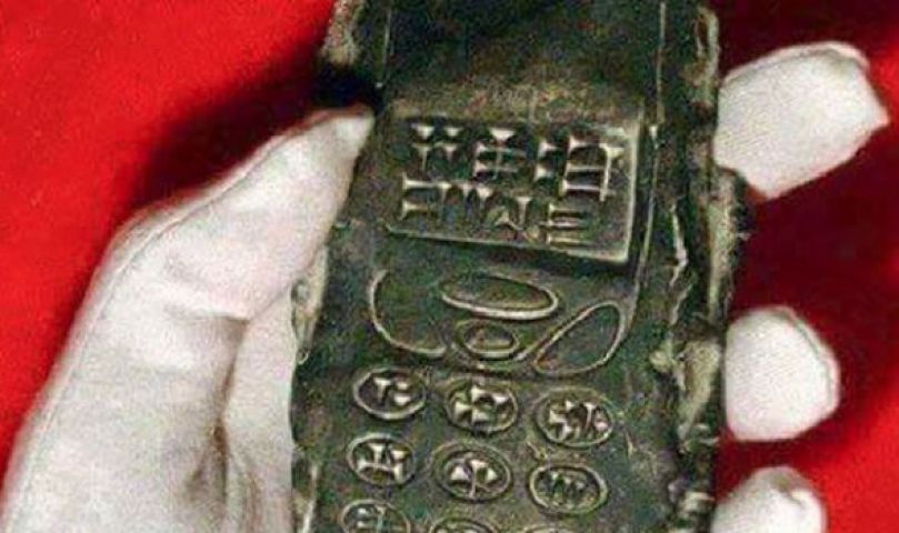 खुदाई में मिला 800 साल पुराना मोबाइल