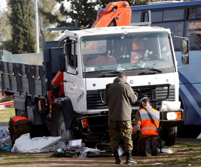 येरुशलम में ट्रक से आतंकी हमला, तीन महिला सैनिकों  सहित 4 की मौत