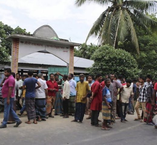 बांग्लादेश में फिर हुआ मंदिर के पुजारी पर हमला