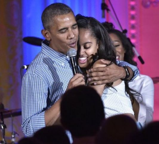 देश की स्वतंत्रता के साथ-साथ बेटी का जन्मदिन भी मनाया ओबामा ने