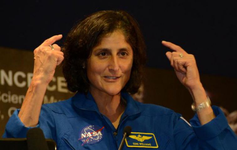 सुनीता विलियम्स पहली व्यावसायिक अंतरिक्ष यात्रा के लिए हुई सिलेक्ट