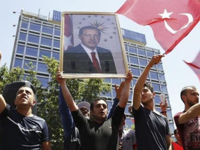 तुर्की ने तख्तापलट के खिलाफ 9000 अधिकारियों पर की कार्यवाही