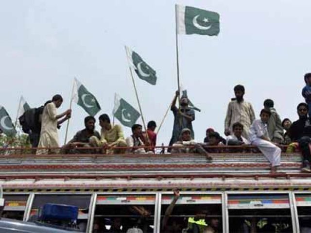पाकिस्तान ने मनाया काला दिवस, हाफिज को दी छूट