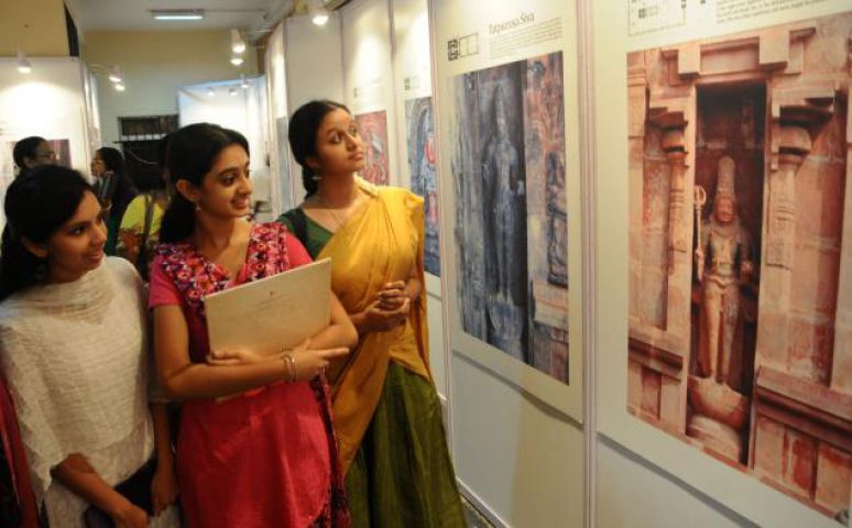 भारतीय और चीनी महिलाओं की पेंटिंग प्रदर्शनी