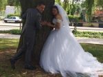 फेसबुक पर शादी की तस्वीरें पोस्ट करना पड़ा महंगा