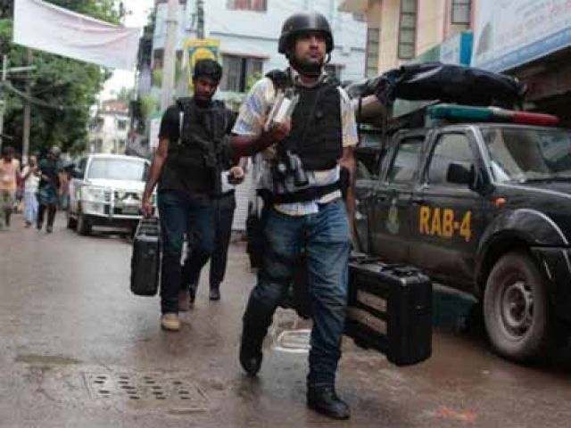 पुलिस मुठभेड़ में नो आतंकी ढेर, एक को ज़िंदा पकड़ा : बांग्लादेश