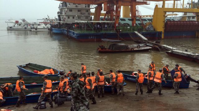 यांगजी नदी में यात्रियों से भरा जहाज डूबा, 400 से अधिक लोग लापता