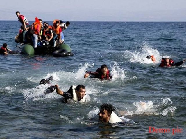 प्रवासियों से भरी नौका पलटी, 700 लोग थे सवार