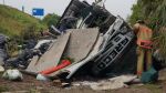 यात्री ट्रक खाई में गिरा, 17 की मौत