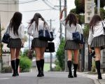 ब्रिटेन के स्कूल ने लगाया छात्राओ के शार्ट स्कर्ट पहनने पर बैन