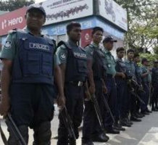 बांग्लादेश में जारी हैं अल्पसंख्यकों पर हमले, लेक्चरर घायल