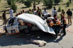 पाकिस्तान : ट्रक में जा घुसी वैन, 13 की मौत 7 घायल