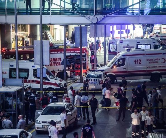 इस्तांबुल एयरपोर्ट पर हुए दो आत्मघाती हमले में 38 की मौत, 120 घायल