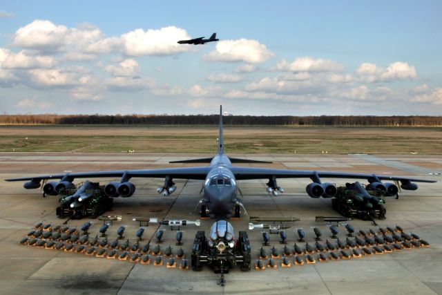 ISIS के सफाए के लिए अमेरिका, इराक और सीरिया में तैनात करेगा बी-52 वॉर प्लेन