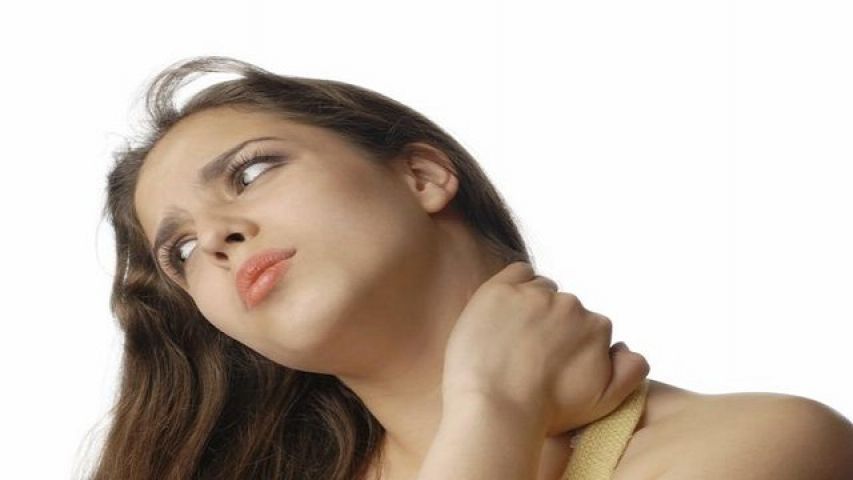 पुरुषों की अपेक्षा महिलाओ में ज्यादा होती हैं गर्दन के दर्द की शिकायत