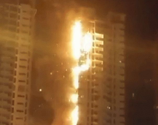 दुबई की आवासीय इमारत में लगी भीषण आग