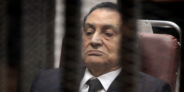 मिस्त्र के राष्ट्रपति को तीन साल की कैद