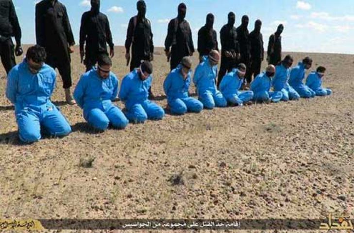 ISIS ने नीले रंग के जंप सूट में 10 को किया शूट