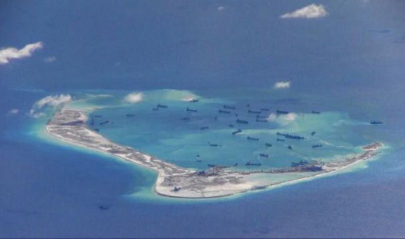 चीन विवादित द्वीपों पर बना रहा प्रकाश स्तंभ