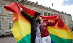कोलंबिया: समलैंगिक जोड़े भी ले सकेंगे बच्चो को गोद