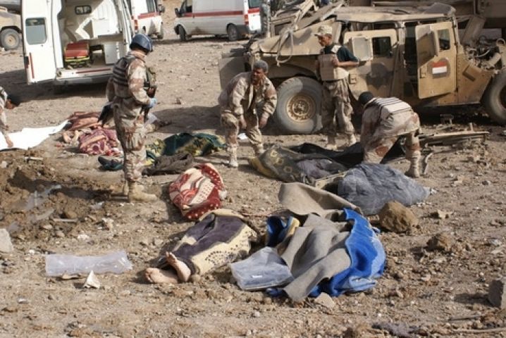 सुरक्षा बलों के बावजूद आईएस ने किया फिदायीन हमला, 23 मरे