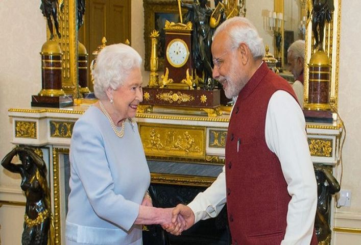 ब्रिटेन में महारानी एलिजाबेथ से मिले मोदी