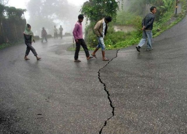 झारखंड और बिहार में लगे भूकंप के झटके, घरों से बाहर निकले लोग