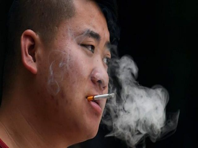चीन में मौत की वजह बना धूम्रपान, हर 3 युवको में एक की मौत
