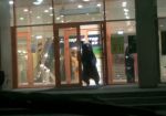 मॉल में घुसा भालू, पुलिस ने किया एनकाउंटर, वीडियो वायरल