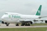 पाकिस्तान एयरलाइन ने अपनी कुछ उड़ानें रद्द की