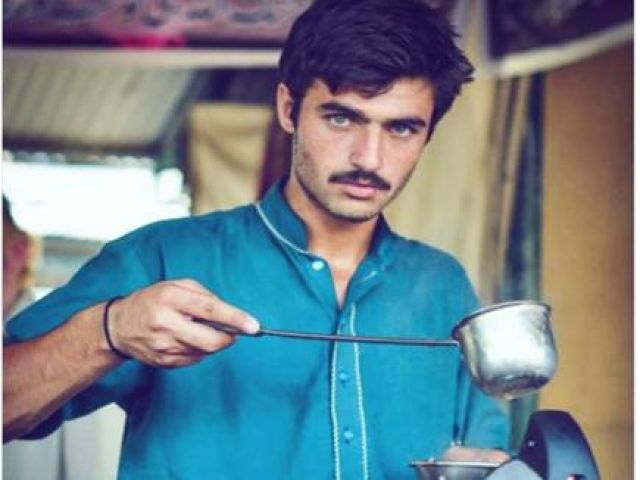 पाकिस्तानी चाय वाले को मिला मॉडलिंग करने का मौका