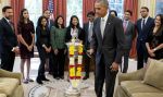 ओबामा ने जलाया दीप और कहा-हैप्पी दिवाली