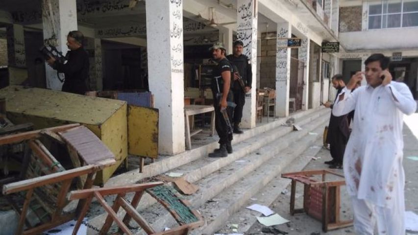 पाकिस्तान के दो शहर बम धमाको से दहले