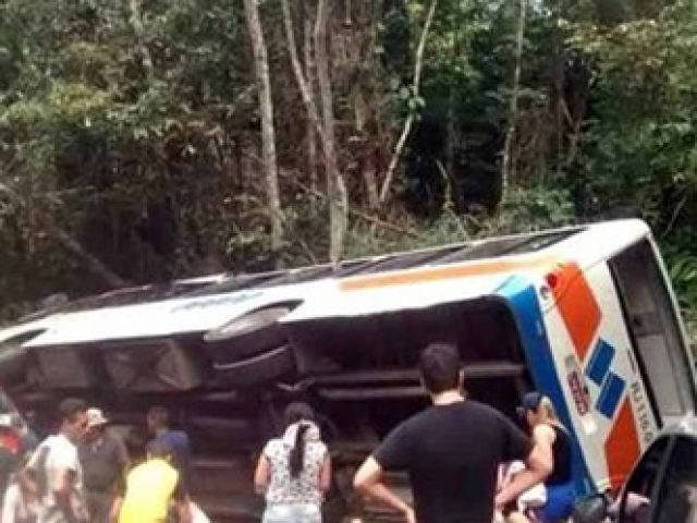 ब्राजील में एक बस दुर्घटना में लगभग 15 लोगो की मौत