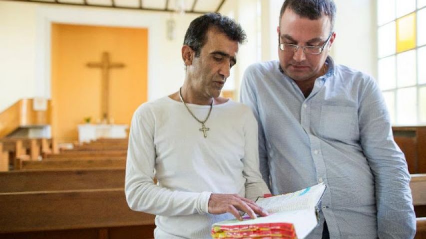 जर्मनी में शरण के लिए मुस्लिम अप्रवासी ईसाई धर्म अपना रहे
