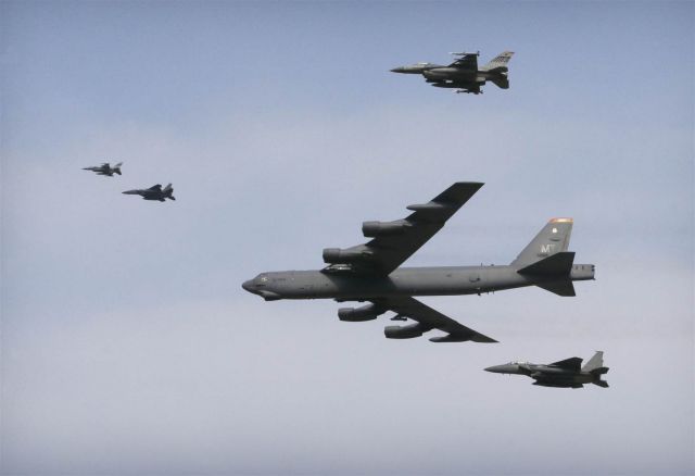 अमेरिका ने दक्षिण कोरिया को दी तसल्ली, आकाश में उड़ाये बम वर्षक विमान