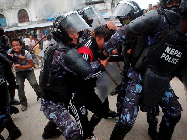 विरोधी हिंसा के बीच नेपाल में आज जारी होगा संविधान