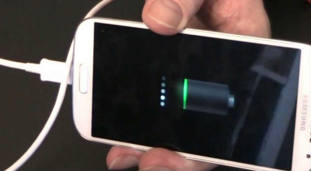अगर स्मार्टफोन हो रहा स्लो चार्ज, इन तरीकों का करें इस्तेमाल