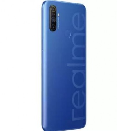 Flash sale of this three camera smartphone of Realme today, know great offers
