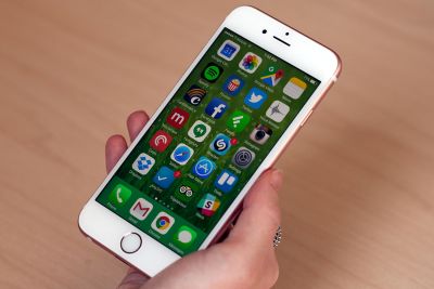 Apple देगी ग्राहकों को बड़ा तोहफा, नए iPhone में मिलेंगे ये खास बदलाव