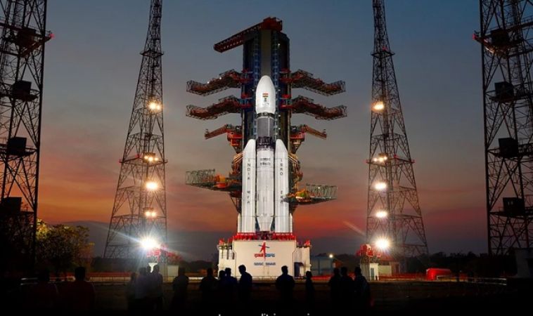 ISRO देश के बड़े भारी रॉकेट के प्रक्षेपण में चंद घंटे बाकी