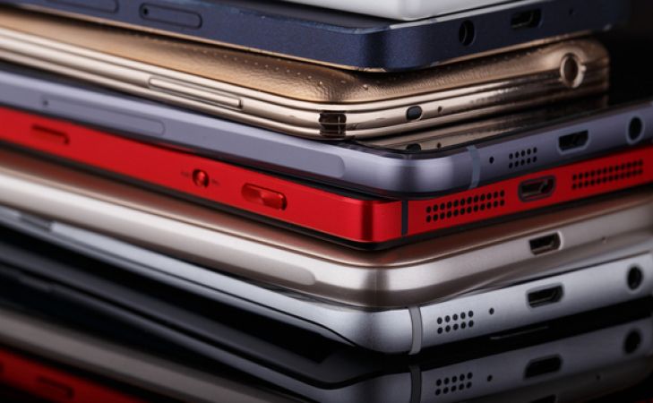 सोनी से लेकर सैमसंग तक, इन स्मार्टफोन्स पर मिल रही है बंपर छूट