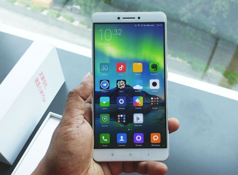 Xiaomi के इस स्मार्टफोन ने 30 लाख यूनिट के रिकॉर्ड को छूआ !