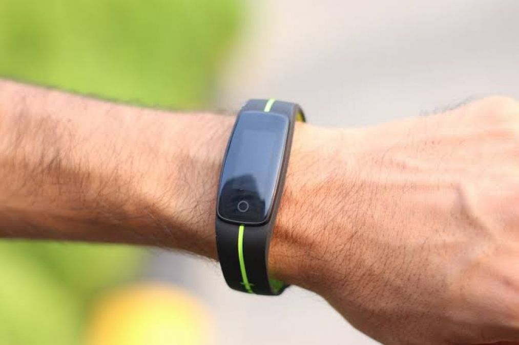 PLAYFIT 53 band has many bang features, Know review!