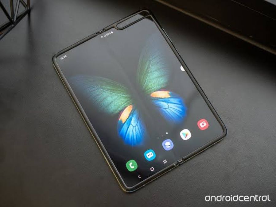 Samsung Galaxy Fold available online, see features