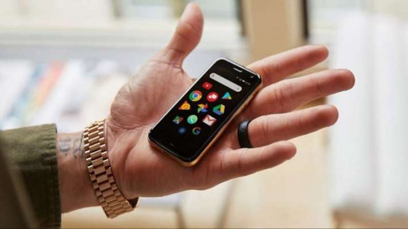 Palm ने पेश किया बेहद छोटा स्मार्टफोन, कीमत सुन छूट जाएंगे पसीने